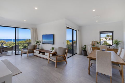 Penthouse Luxe, Sunrise Beach - Local Tourism 2
