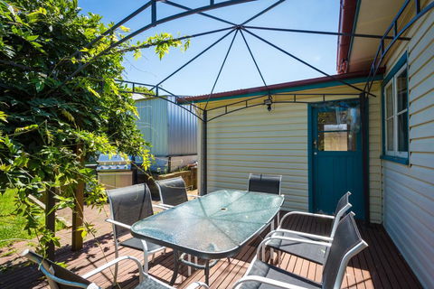 Pet Friendly Beach Cottage @ Ballingalla - Local Tourism 1