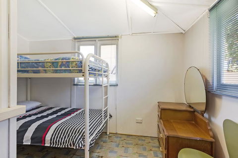 Pet Friendly Beach Cottage @ Ballingalla - Local Tourism 2