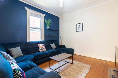 PET FRIENDLY FAMILY HOME WILLOUGHBY - Local Tourism 0