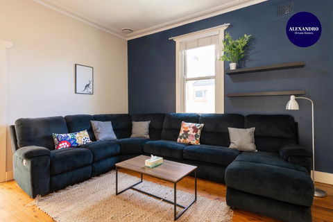 PET FRIENDLY FAMILY HOME WILLOUGHBY - Local Tourism 2