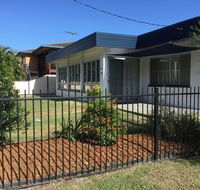 Pet Friendly home walking distance to Surf Beach - North St Woorim - Accommodation Australia