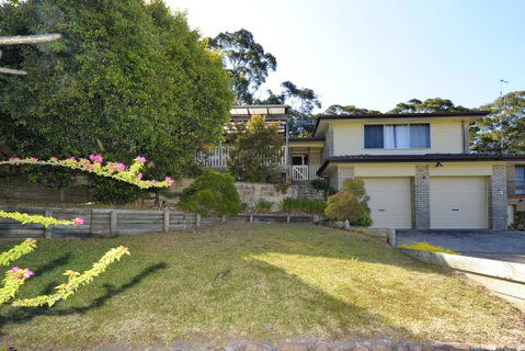 Pet Friendly Lentara St 10 - Fingal Bay - Bed n Breakfasts 0