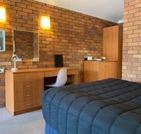 Peter Allen Motor Inn - Accommodation Australia