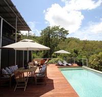 Phoenix Eumundi Bed  Breakfast - Australia Shopping