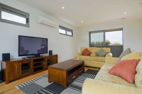 PIER 55 - DROMANA... - Local Tourism 3