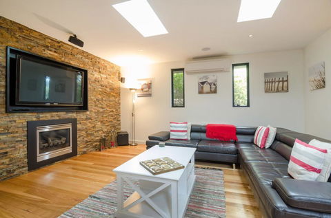 PIER 55 - DROMANA... - Local Tourism 0