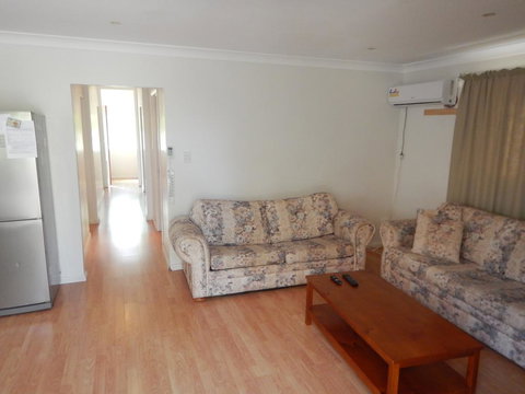 Pine Cottage - Australia Shopping 1