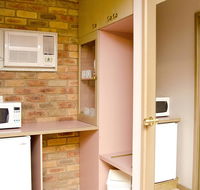 Pines Country Club Motor Inn - Accommodation Australia