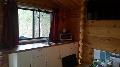 Pleasant Mountain Retreat - Australia Shopping 3