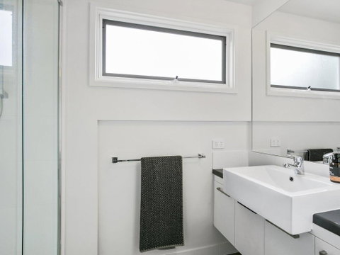 Point Roadknight Villa 3 - Accommodation Australia 2