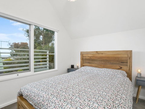 Point Roadknight Villa 3 - Accommodation Australia 3