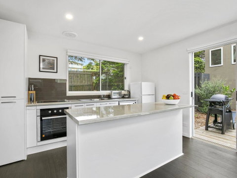 Point Roadknight Villa 3 - Accommodation Australia 0
