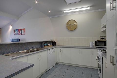 Port Lincoln Foreshore Apartments - Accommodation Australia 3
