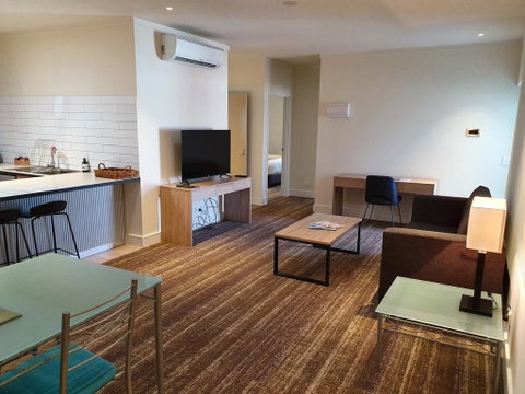 Porter's Plainland Hotel - Accommodation Australia 3