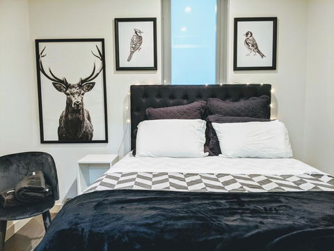 Presidential 3-bed 2-bath, Balcony, With Pool Included - Accommodation Australia 3
