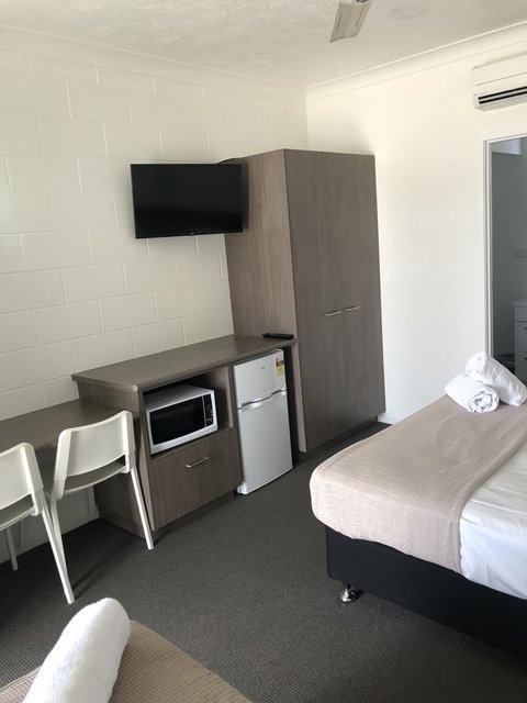 Q Express - Accommodation Australia 3