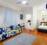 Quiet Art Deco - Cafe Central - Accommodation Australia