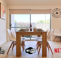 Quiet Garden City Unit - Free WiFi  Parking - Accommodation Australia