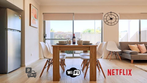 Quiet Garden City Unit - Free WiFi & Parking - Accommodation Australia 0