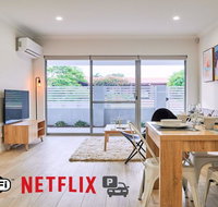 Quiet Large Balcony Living - Accommodation Australia