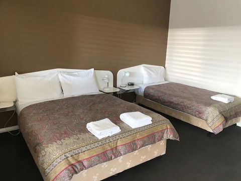 RAILWAY HOTEL MOTEL - Accommodation Australia 2
