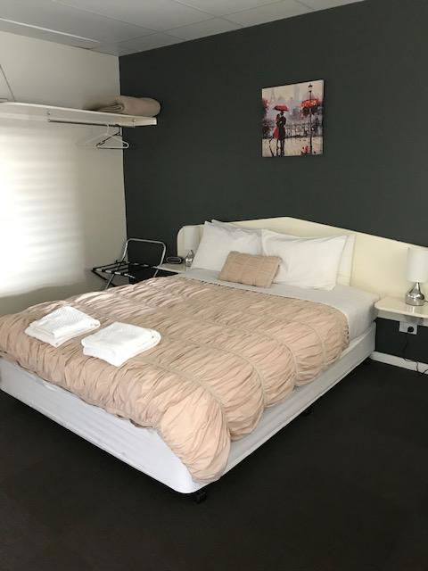RAILWAY HOTEL MOTEL - Accommodation Australia 3