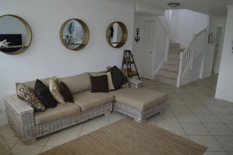 RAINBOW BAY 3 Bed Ocean Views & SPA On Roof Terrace - Accommodation Australia 3