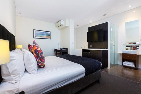 Ramada By Wyndham Perth The Outram - Australia Shopping 1