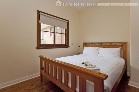 Red Brick Beauty - Central Cottage - Accommodation Australia 2