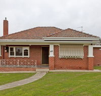 Red Brick Beauty - Central Cottage - Accommodation Australia