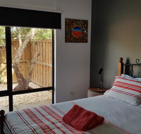 Red Ochre - Large 1BR with Private Courtyard - Accommodation Australia
