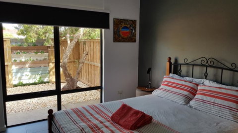 Red Ochre - Large 1BR With Private Courtyard - Accommodation Australia 0