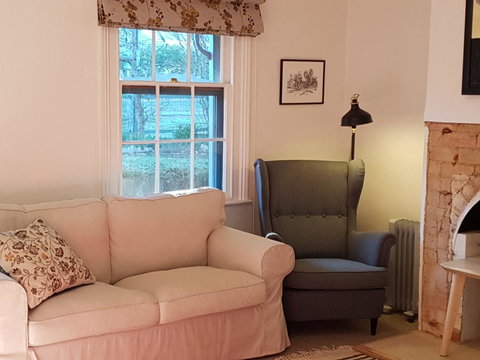 Redruth - 2 Bedroom Cottage Situated In Wandiligong - Local Tourism 2