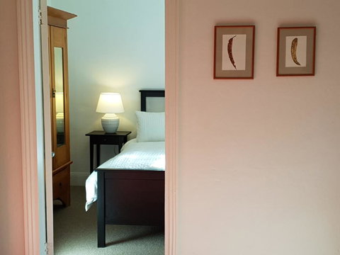 Redruth - 2 Bedroom Cottage Situated In Wandiligong - Local Tourism 1