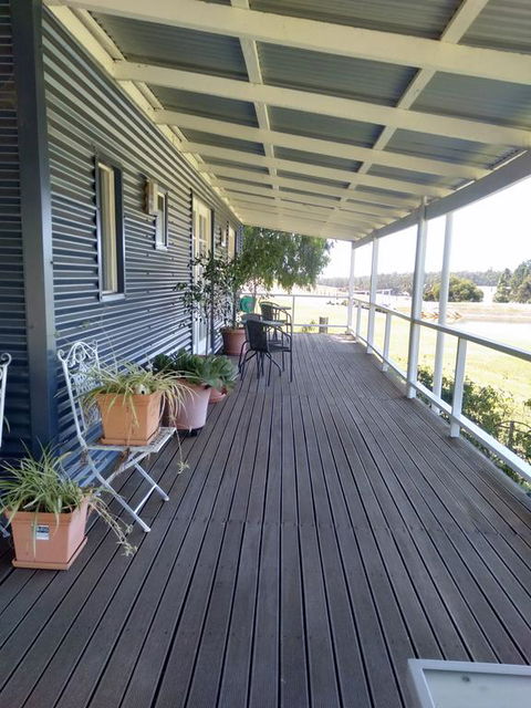 Redtail Ridge Cottages - Bed n Breakfasts 3