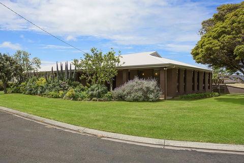 Refuge - Accommodation Australia 0