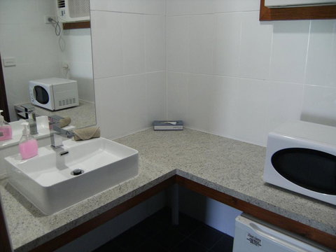 Regency Court Motel - Australia Shopping 1