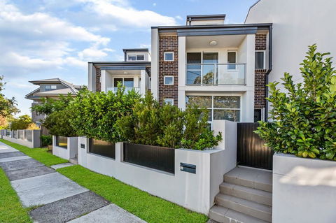 Relax In A Spacious & Modern Townhouse In Asquith - Accommodation Australia 0