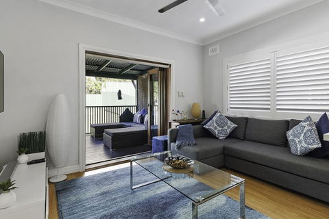 Relaxed Clovelly Beach Home - Parking - Cloey6 - Accommodation Australia 2