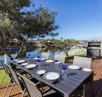 Relaxing Waterfront Property in Quiet Location - Australia Shopping