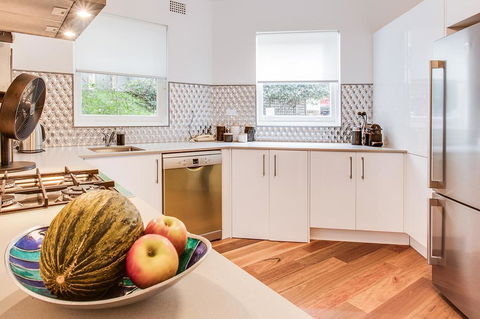 Renovated Art Deco Flat Close To City And Harbour - Accommodation Australia 1