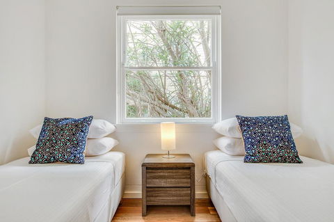 Renovated Art Deco Flat Close To City And Harbour - Accommodation Australia 3