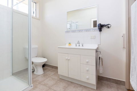 RENOVATED BEACH BEAUTY - ROSEBUD - Accommodation Australia 0