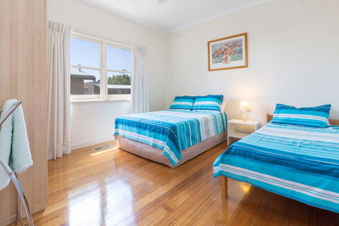 RENOVATED BEACH BEAUTY - ROSEBUD - Accommodation Australia 1