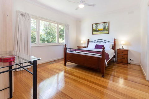 RENOVATED BEACH BEAUTY - ROSEBUD - Accommodation Australia 3