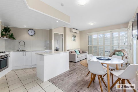 RESORT ON THE BEACH 1219/20 - Accommodation Australia 2