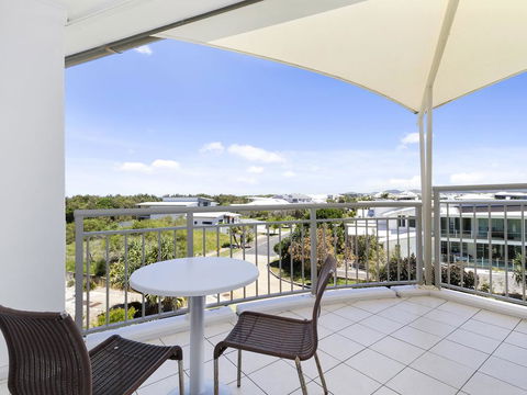 RESORT ON THE BEACH 6310 - TOP FLOOR - Accommodation Australia 1