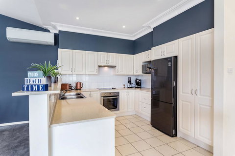 Resthaven - In The Heart Of Shoal Bay - Local Tourism 3