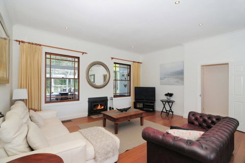 Rivermist - Luxury 6 Bedrooms & 6 Bathrooms! - Accommodation Australia 3